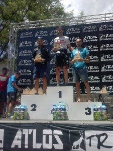 Luis Escriche , primera posición en el podio trail Bronchales equipo maratón Pangeanic